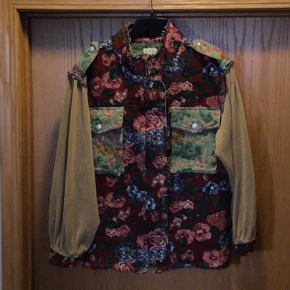 Beautiful POL shacket. Size M. Made to be oversized with front zipper.NWOT